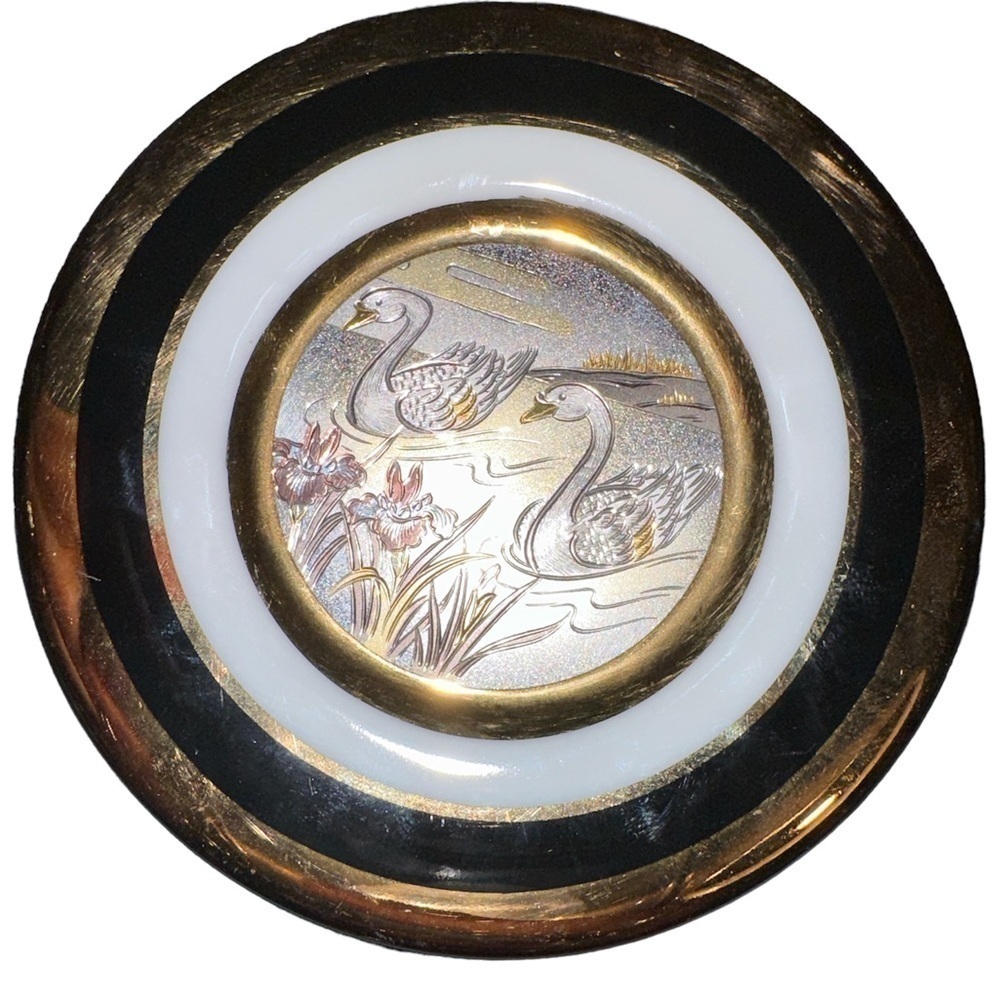 2 swans - the art of chokin plate with copper, gold, and other colors engraved. - Picture 1 of 2